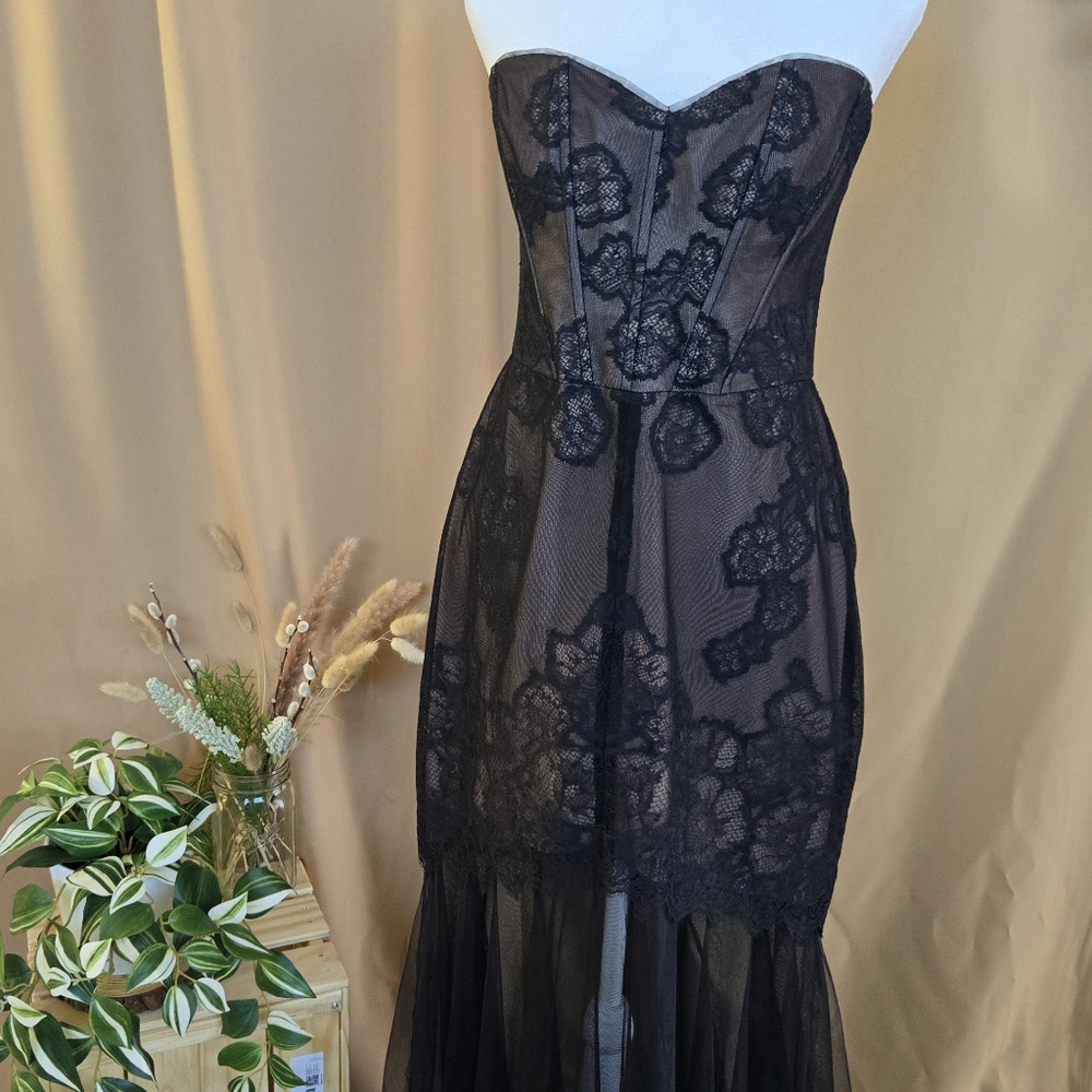Elegant Black Lace Evening Dress